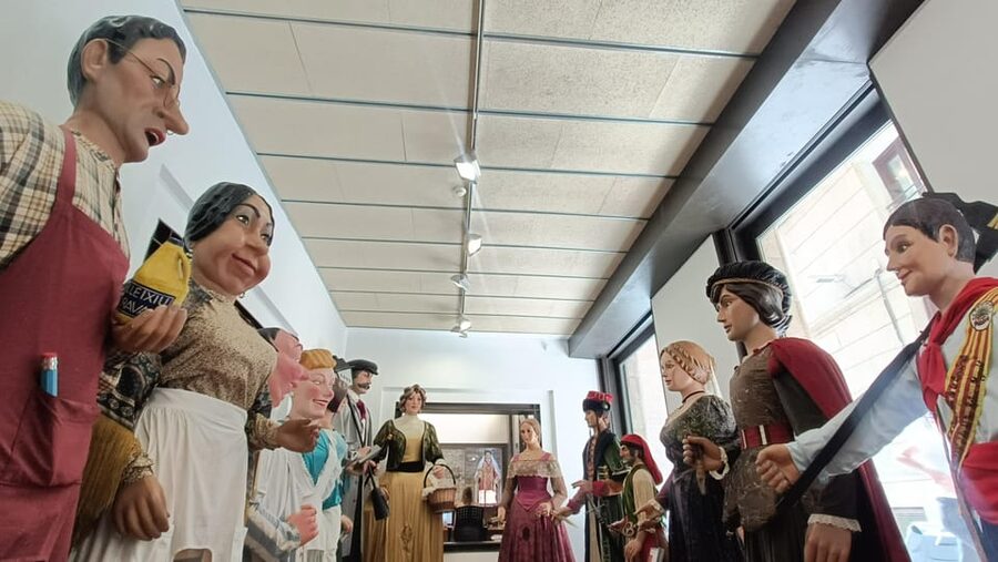 Barcelona private Family-Friendly Cultural & Food Tour - A guide who adapts the day