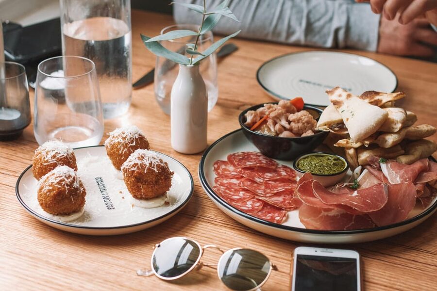 Barcelona private food tour with tailored tapas - How the three-hour schedule works