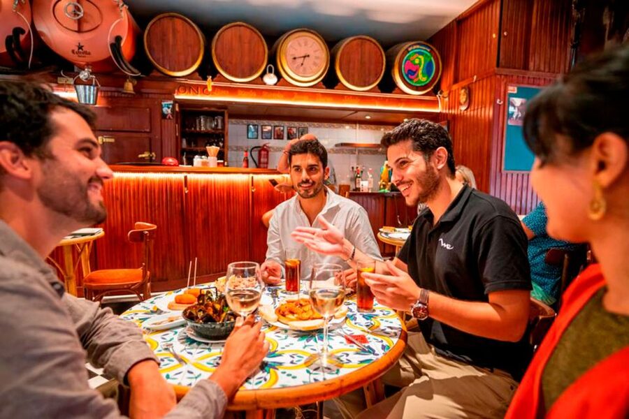 Barcelona: Private Tapas & Wine with Flamenco Show Old Town - Palau Dalmases and an intimate flamenco hour