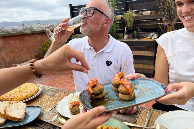 Barcelona: Rooftop Tapas & Sangria class with a Local Chef - A home kitchen near Barceloneta