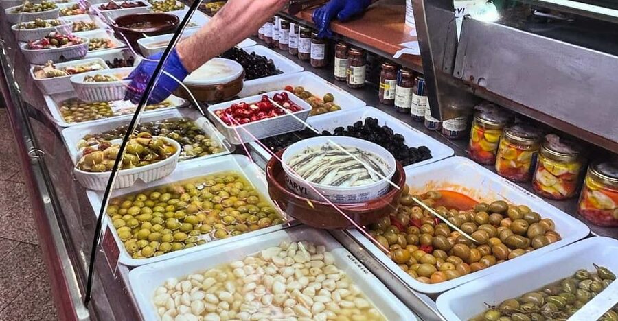 Barcelona´s Lunch or Dinner Tapas Tour: Food and Happiness - Why this Barcelona tapas tour works