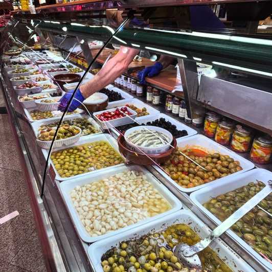 Barcelona´s Lunch or Dinner Tapas Tour: Food and Happiness - Walking the Gothic Quarter between food stops