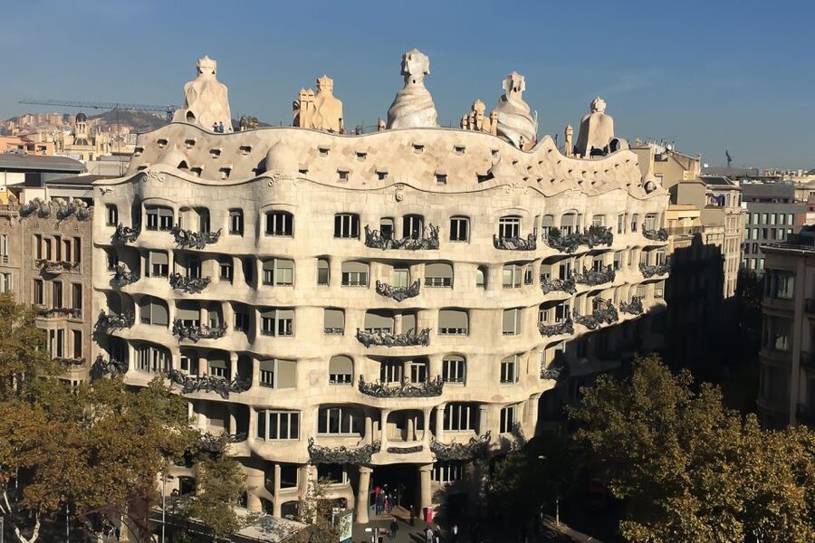 Barcelona: Sagrada Familia, Park Guell & Tapas Private Tour - Walking, taxis, timing, and language choices
