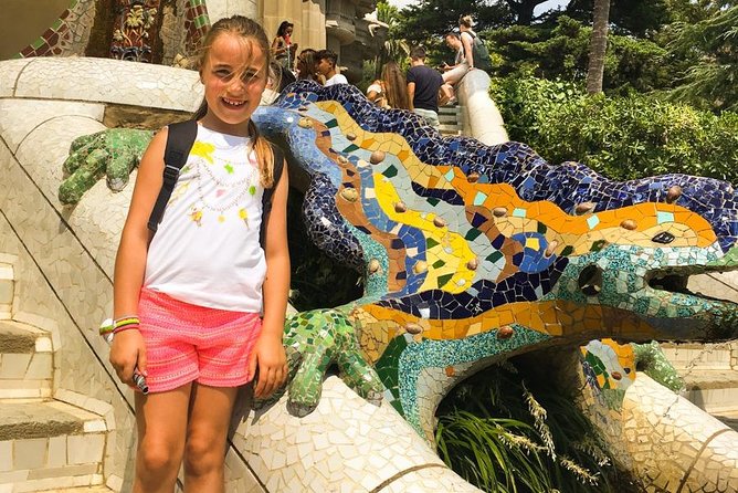 Barcelona: Sagrada Familia, Park Guell & Tapas Private Tour - Palau Güell and the old town opening