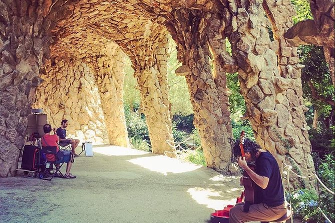 Barcelona: Sagrada Familia, Park Guell & Tapas Private Tour - Tapas lunch on Rambla Catalunya