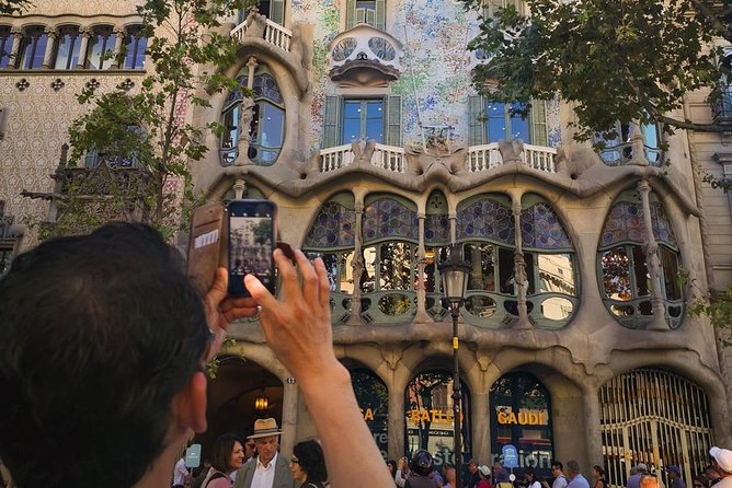 Barcelona: Sagrada Familia, Park Guell & Tapas Private Tour - Park Güell: brilliant views, limited guiding