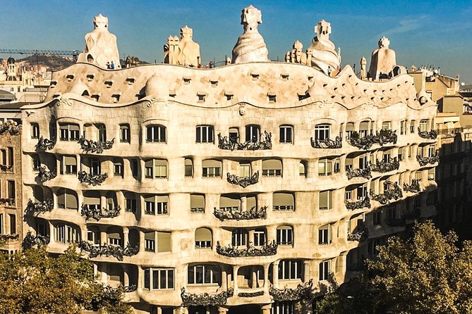 Barcelona: Sagrada Familia, Park Guell & Tapas Private Tour - Walking, taxis, and the pace of the day