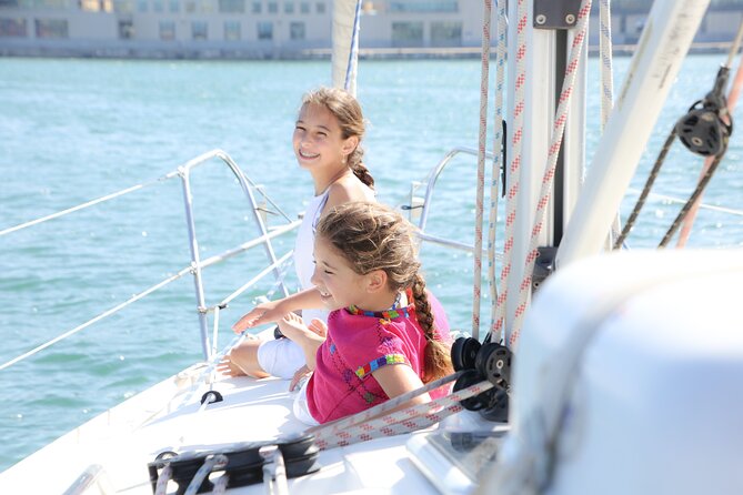 Barcelona Sailing Experience: Spanish Tapas and Premium Open Bar - How the small group changes the experience