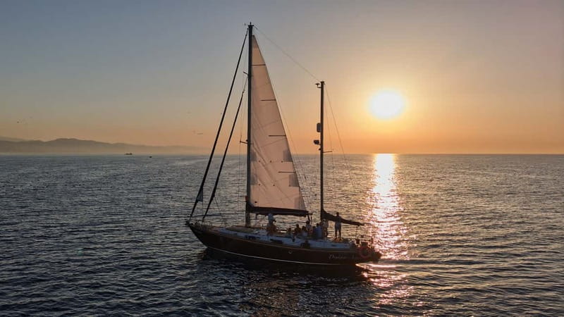 Barcelona: Sailing on a Classic Ketch Boat with tapas & cava - Day sailing or an evening on the water