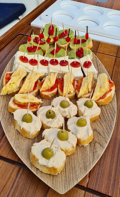 Barcelona: Sailing Tour with Spanish Tapas and Drinks - Key points at a glance