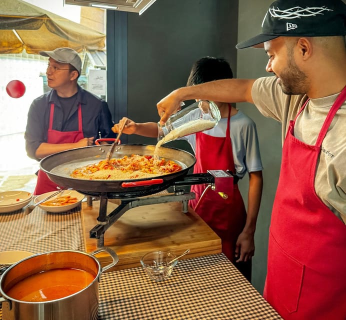 Barcelona: Seafood Paella ★Maestro★ & Tapas & Sangria - Key points at a glance