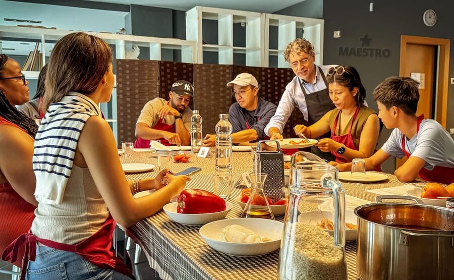 Barcelona: Seafood Paella ★Maestro★ & Tapas & Sangria - A paella class with a real sense of place