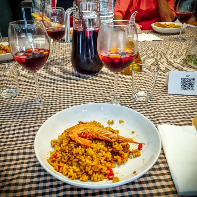 Barcelona: Seafood Paella ★Maestro★ & Tapas & Sangria - Practical details before booking