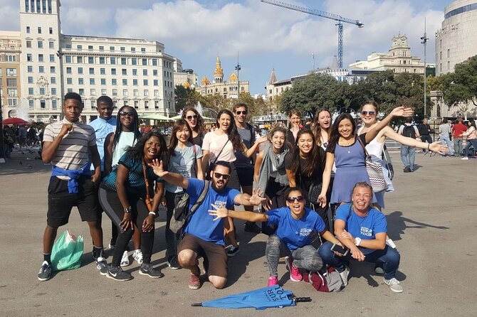 Barcelona Street Art, Graffiti and Tapas Tour - Meeting at Plaça de Catalunya or Plaça Reial