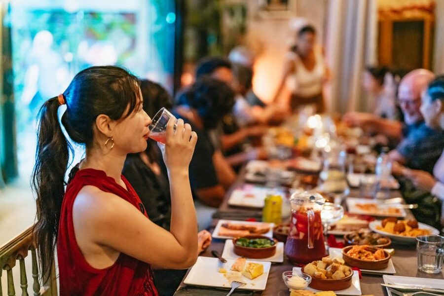 Barcelona: Tapas and Flamenco Experience - Who should book this experience?