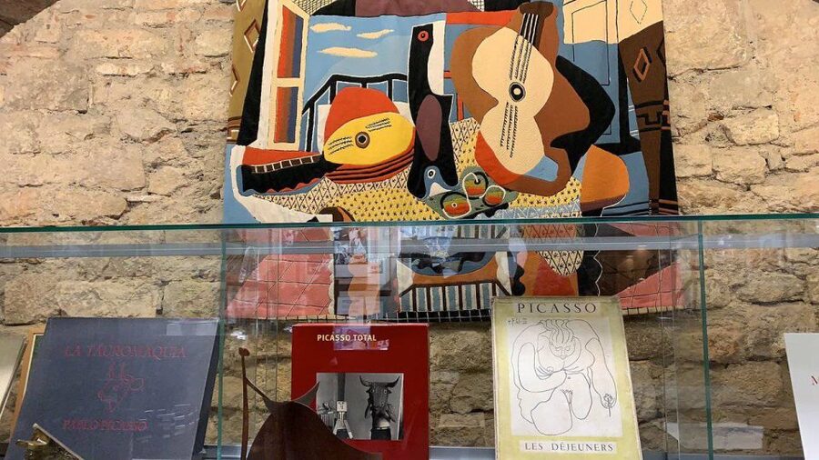 Barcelona: Tapas & Picasso Museum Guided Walking Tour - Who should book this Barcelona tour?