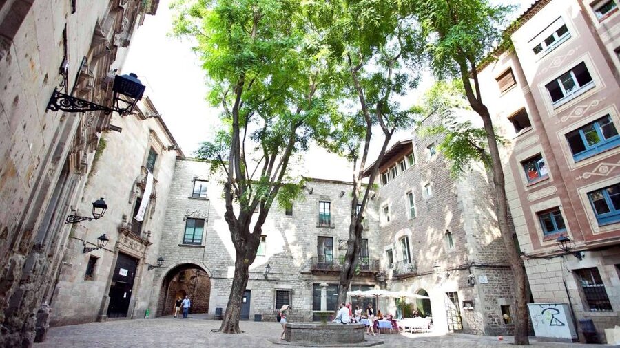 Barcelona: Tapas & Picasso Museum Guided Walking Tour - First stop: northern-style pintxos