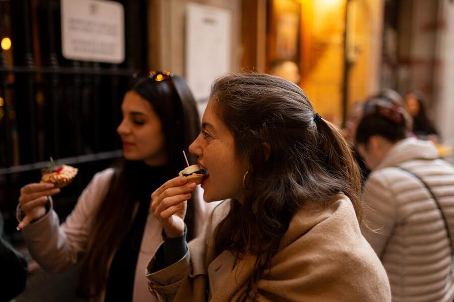 Barcelona: Tapas Tour with Food Tastings and Drinks - Starting near the Correos building