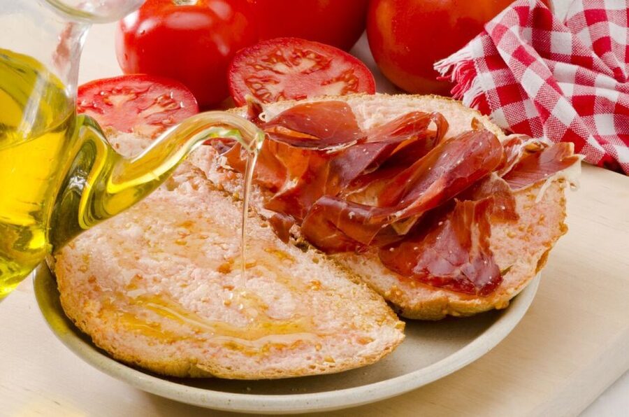 Barcelona: Tapas Walking Tour & Flamenco Show - From Eixample tapas to flamenco in Plaça Reial