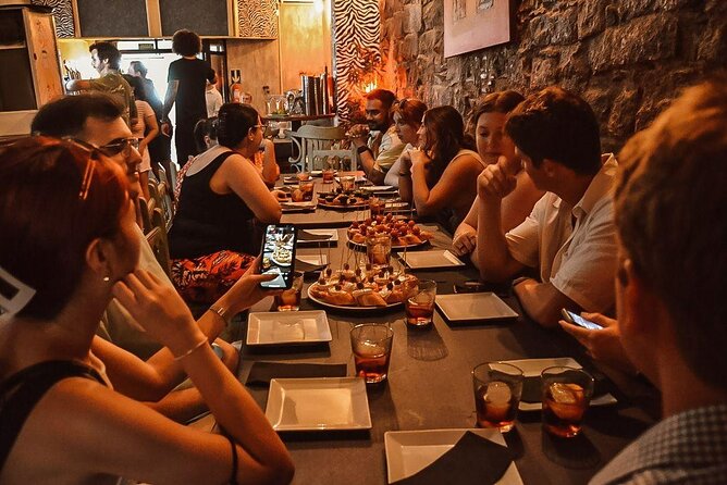 Barcelona Tapas Walking Tour: Food, Wine & History - What kind of food experience should you expect?