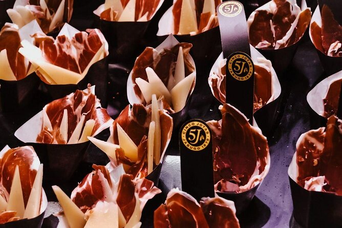 Barcelona Tapas Walking Tour: Food, Wine & History - How the food and drink progression works