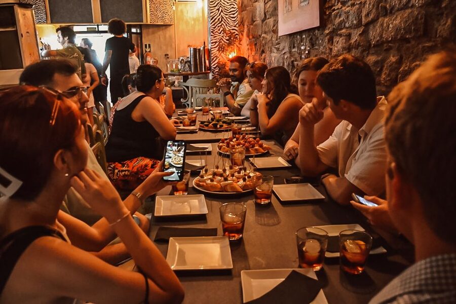Barcelona: Tapas Walking Tour with Food, Wine, and History - History between the bars