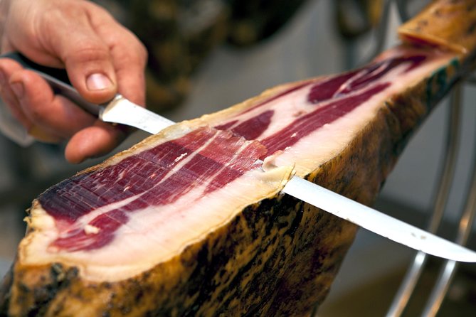 Barcelona Tapas & Wine Experience as a Local at Hidden Wineries - A food walk through Barcelona’s old center