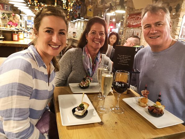 Barcelona Tapas & Wine Private Tour in Traditional Taverns - The guides are the heart of the evening