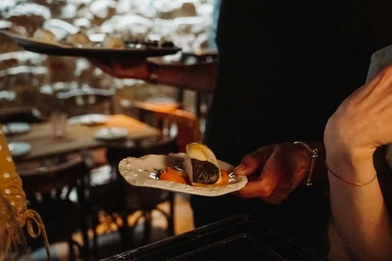 Barcelona: Tapas & Wine Tour in Born & Gothic Quarter - What makes the small group useful