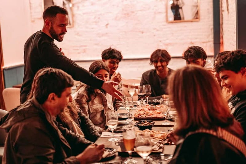 Barcelona: Tipsy Tapas & History Tour in the Gothic Quarter - Three hours through Barcelona’s Gothic Quarter