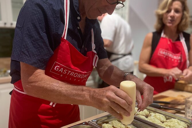 Basque Pintxos and Tapas Cooking Class in Bilbao - Arriving at Salbe Plaza for the 6 p.m. start