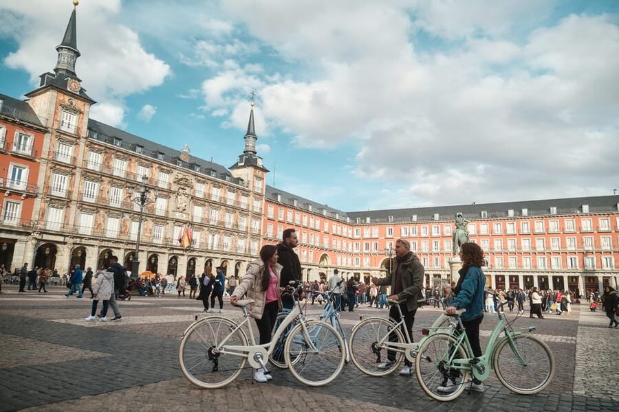 BiciTapeo : Tapas and Highlights Guided Vintage Bike Tour - Why this bike tour works well in Madrid