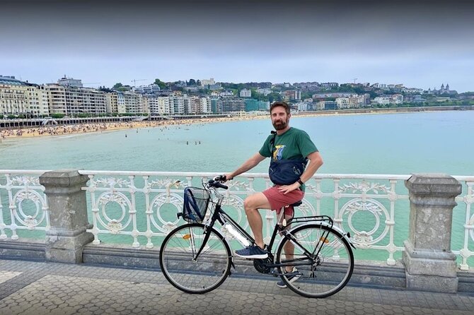 Bike Tour in San Sebastián with FREE pintxo and drink! - Miramar Palace and the curve of La Concha