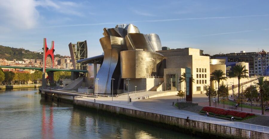 Bilbao: Classic & Modern Guided Walking Tour with Pintxos - Key things to know before booking