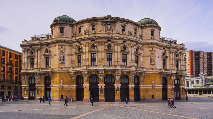 Bilbao: Classic & Modern Guided Walking Tour with Pintxos - From medieval Bilbao to the modern Ensanche