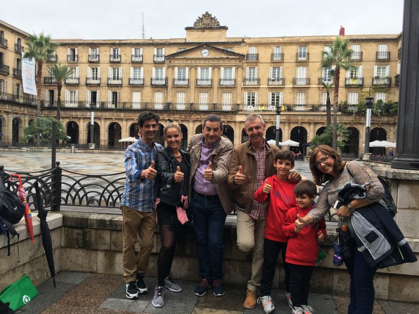 Bilbao: Classic & Modern Guided Walking Tour with Pintxos - Santiago Cathedral and the religious heart of Casco Viejo