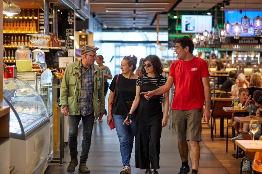 Bilbao: Exclusive Food & Wine Tasting Tour with Local Guide - What the guide adds beyond the food