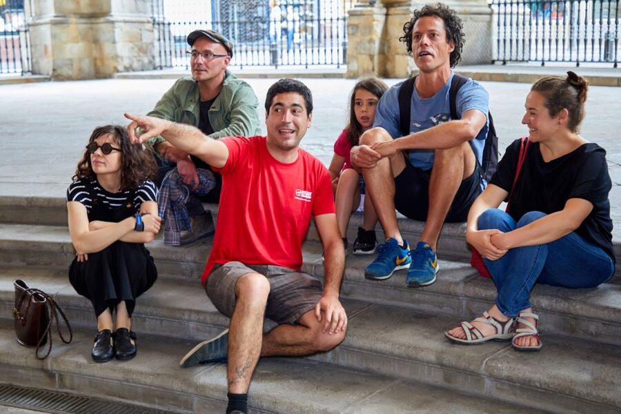 Bilbao: Exclusive Food & Wine Tasting Tour with Local Guide - A small group that can stay flexible