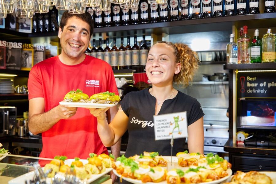 Bilbao: Exclusive Food & Wine Tasting Tour with Local Guide - Starting at Villarías Street and entering Casco Viejo
