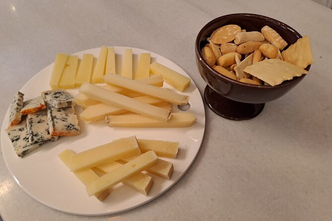 Bilbao Food Tour: Pintxos, Drinks, and Tapas with a Local - Jardines Kalea: cheese, txakoli, and Basque pastry