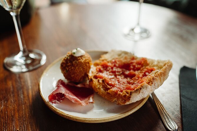 Bohemian Barcelona Neighborhood Evening Tapas & Wine Tour - Why El Born is the right setting for a tapas night