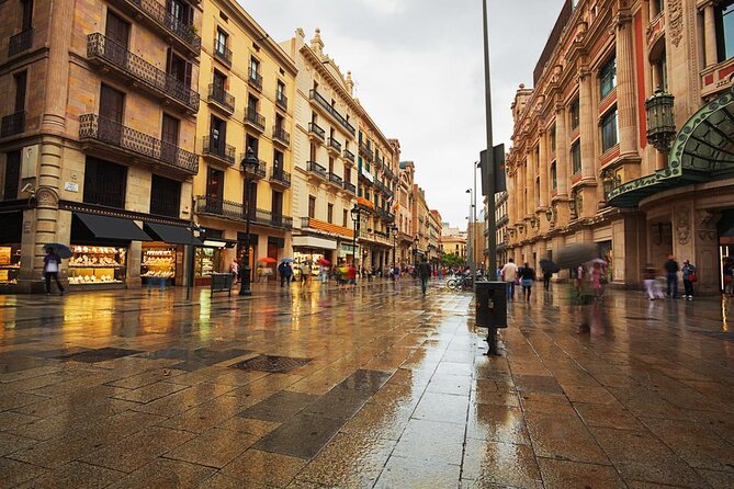 Bohemian Barcelona Neighborhood Evening Tapas & Wine Tour - Practical details that can make or break the evening