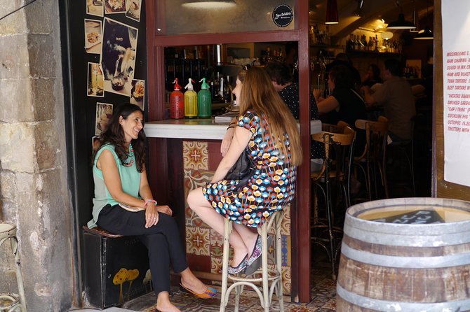 Born to Eat: Gourmet Tapas & Wine Small Group Tour in Old Barcelona - How the guides shape the evening