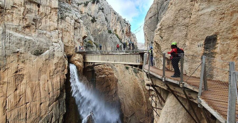 Caminito del Rey & White Village Tour with Tapas from Málaga - Meeting outside María Zambrano station
