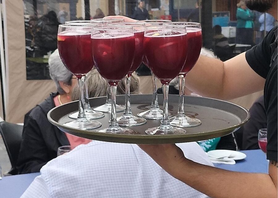 Cartagena: Guided Walking Tour with Tapas and Drinks - Why food is the smart way to start in Cartagena