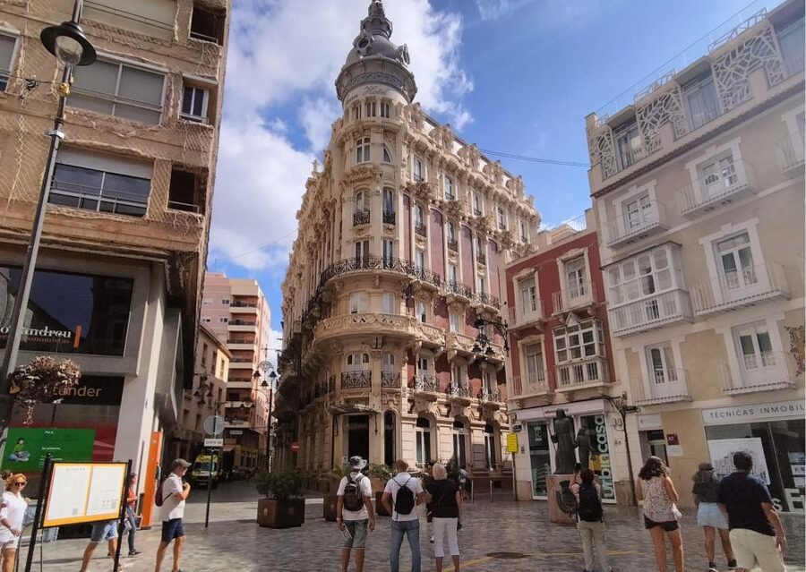 Cartagena: Guided Walking Tour with Tapas and Drinks - Who will enjoy this Cartagena experience?