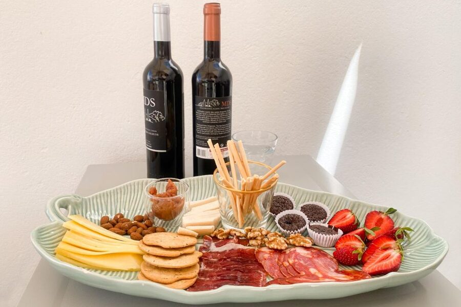 Carvoeiro/Portimão/Alvor: Wine Tour w/ Tasting, Tapas, Music - Paulo’s Portuguese Music Adds a Local Note