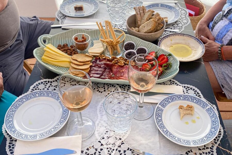 Carvoeiro/Portimão/Alvor: Wine Tour w/ Tasting, Tapas, Music - Shared Group or Private Visit?