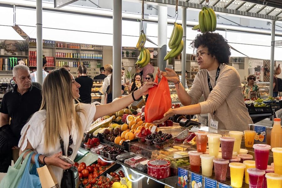 Chef Led Porto Market Tour & Portuguese Tapas Class + Wine - Coffee, nata, and a short pause before cooking