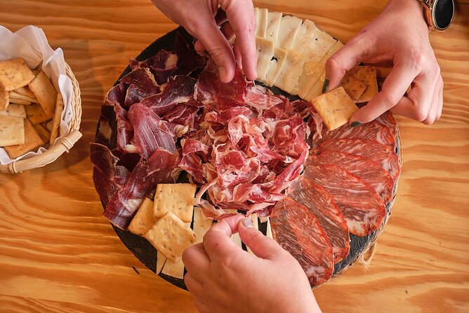 De Tapas in Malasaña: Evening Wine and Tapas Tour - Plaza del Dos de Mayo and Madrid’s two eras of rebellion